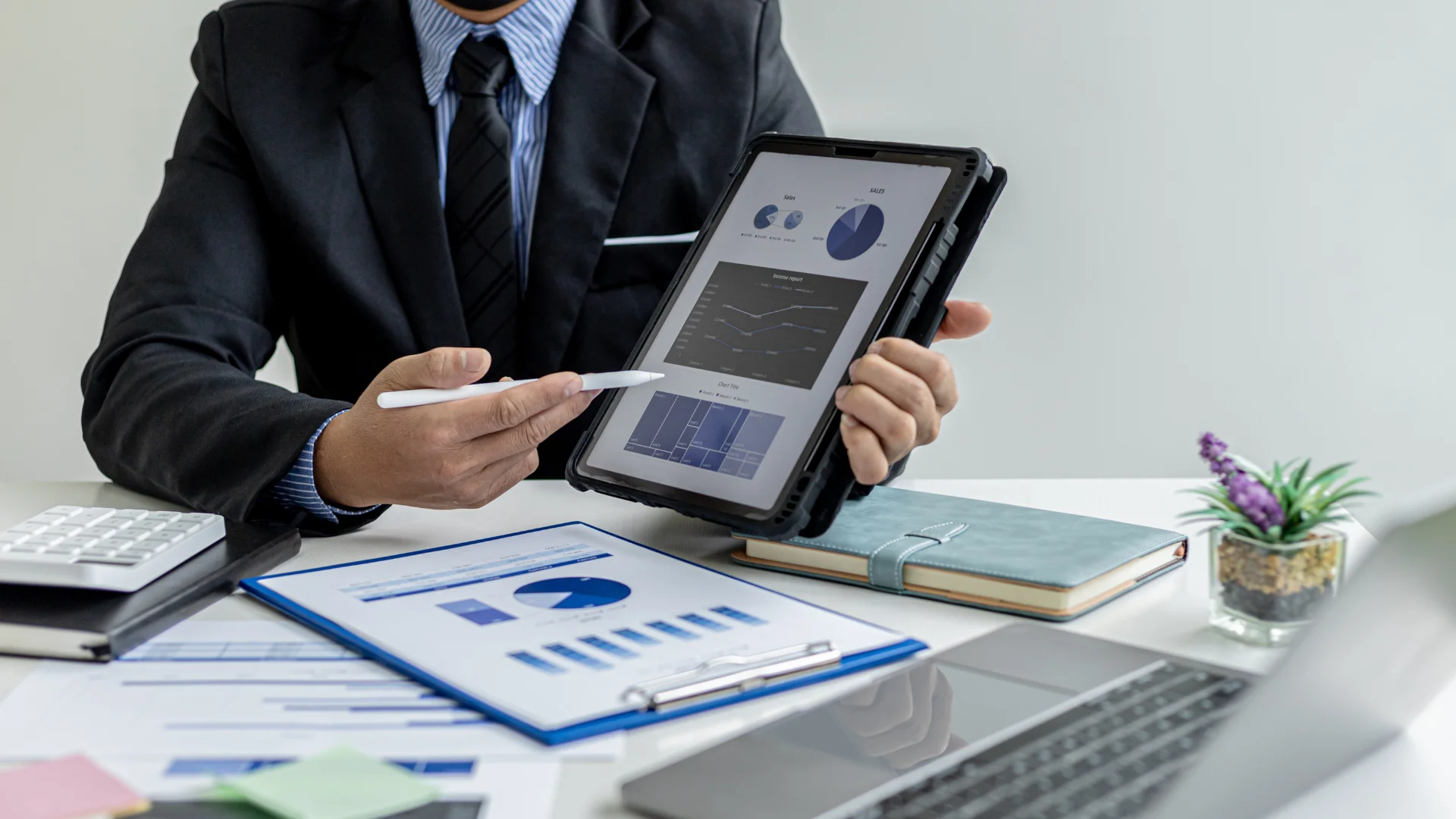 7 Sales Tools Your Business Should Be Using Now